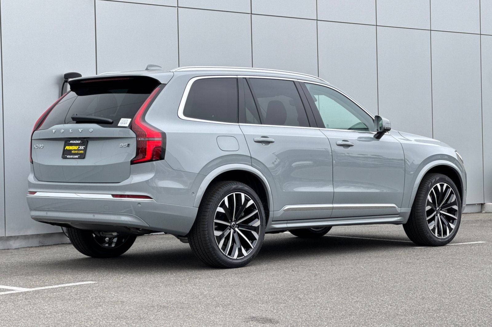 2026 Volvo XC90 B5 Plus