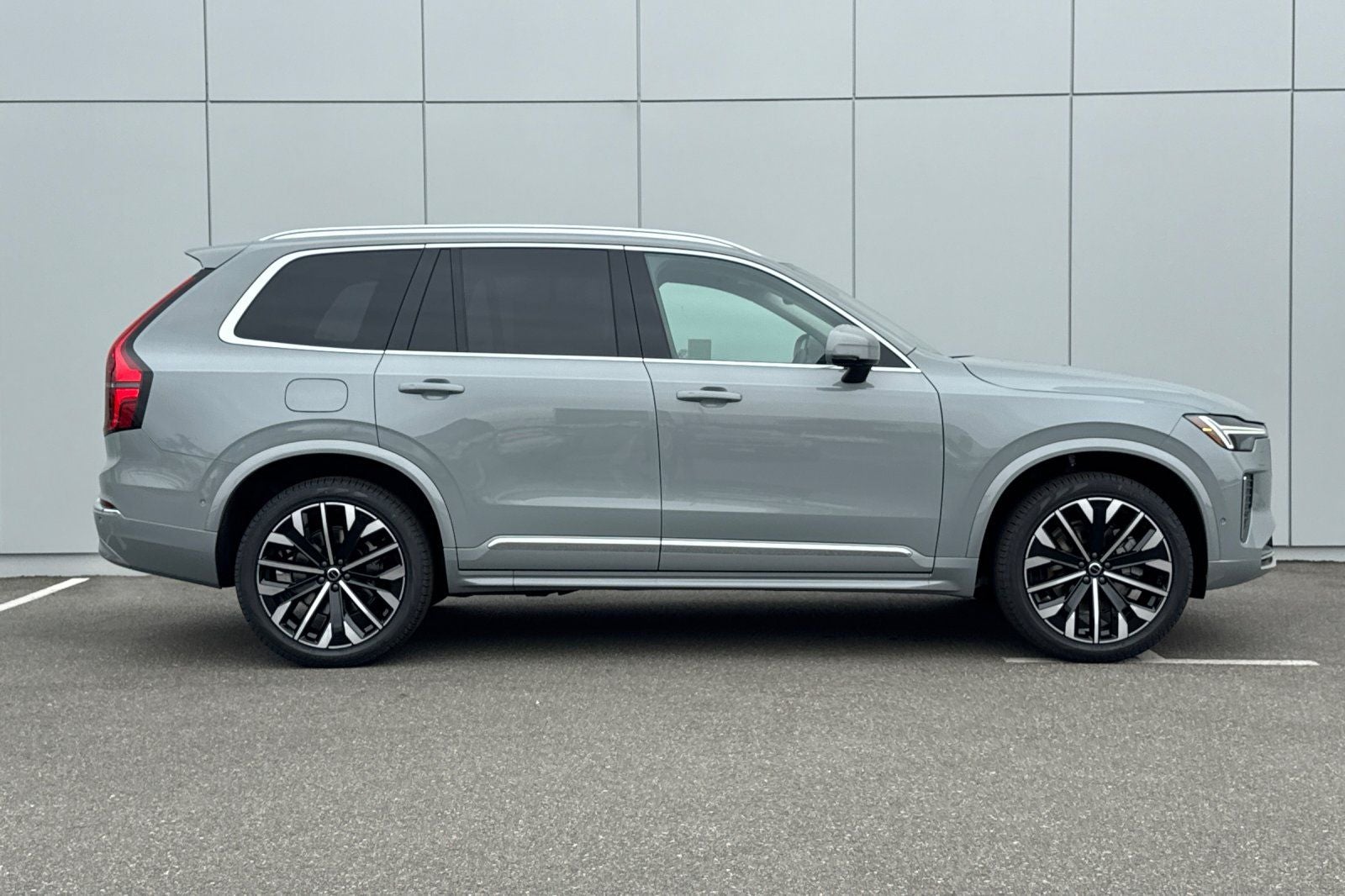 2026 Volvo XC90 B5 Plus