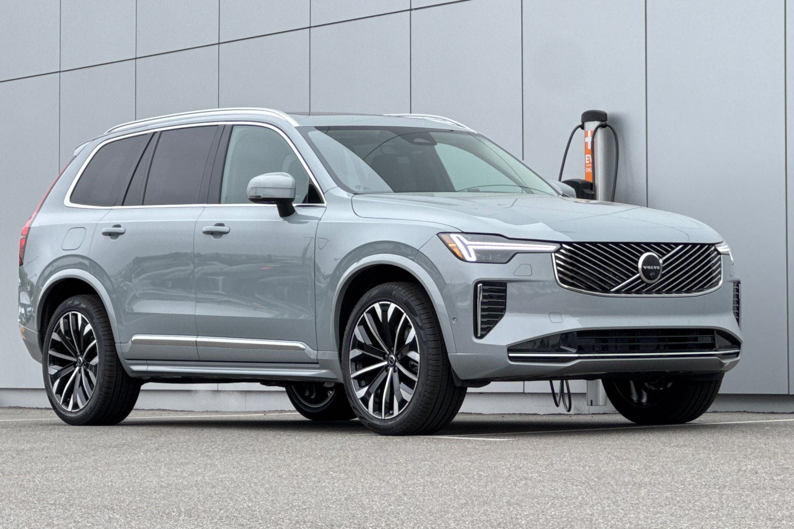 2026 Volvo XC90 B5 Plus