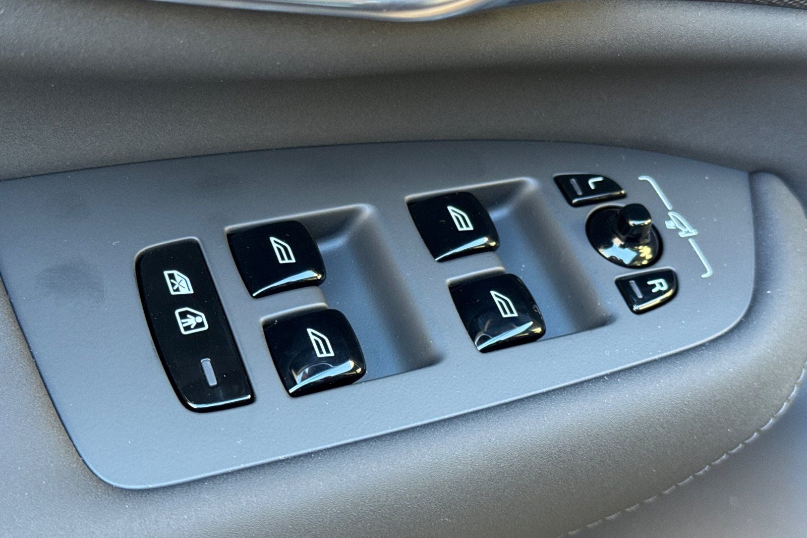 2026 Volvo XC90 B5 Plus