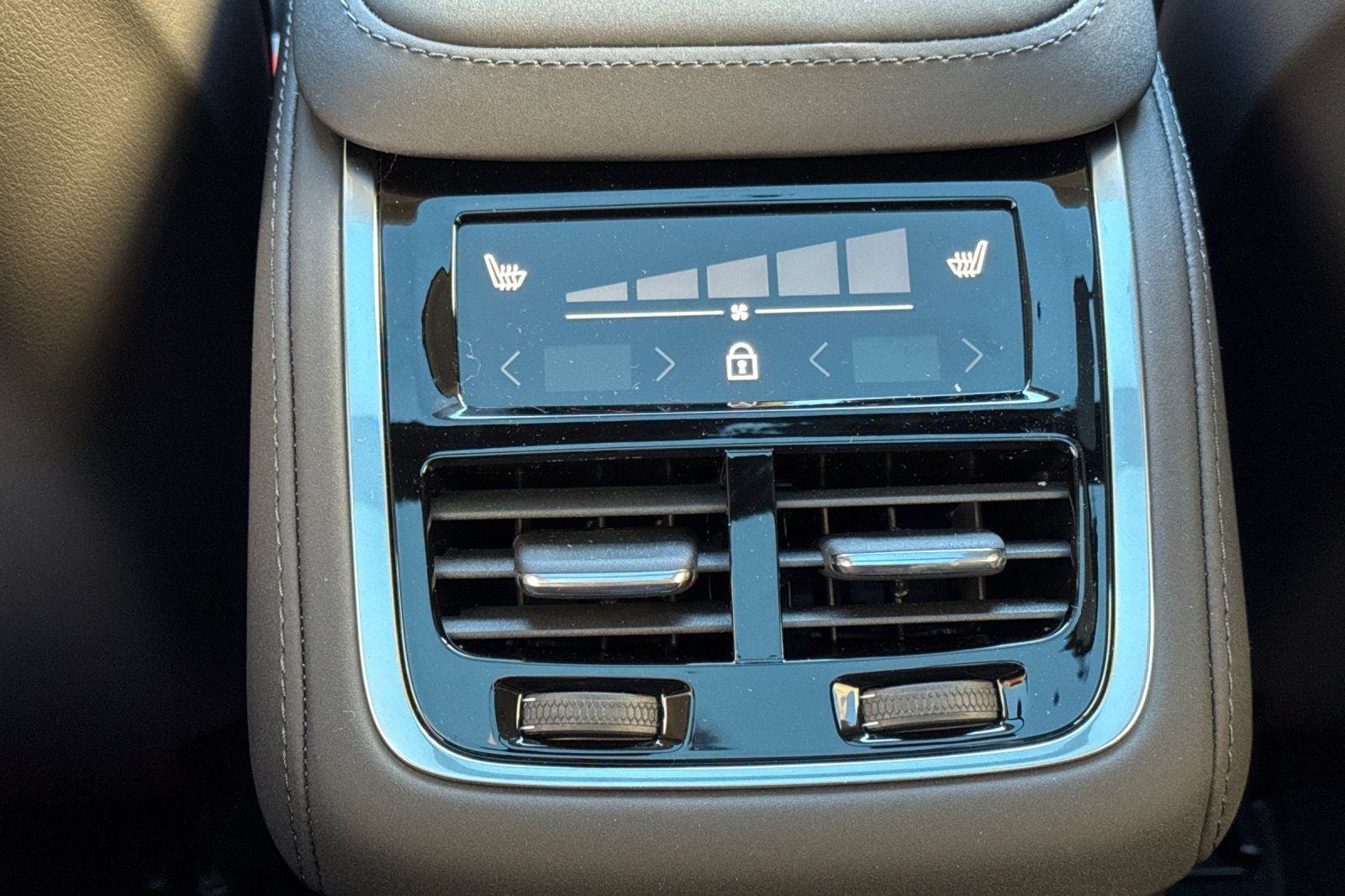 2026 Volvo XC90 B5 Plus