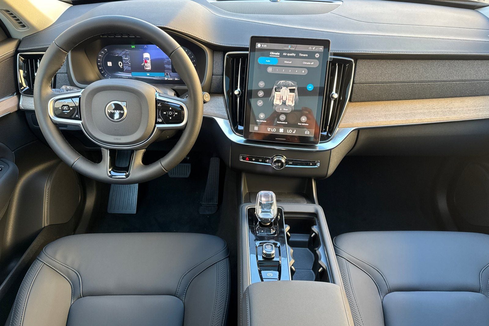 2026 Volvo XC90 B5 Plus