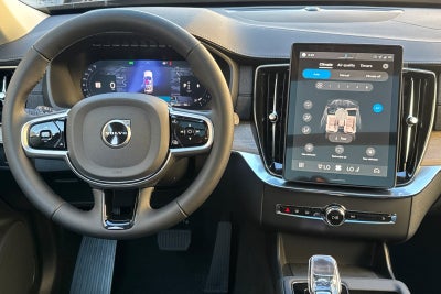 2026 Volvo XC90 B5 Plus