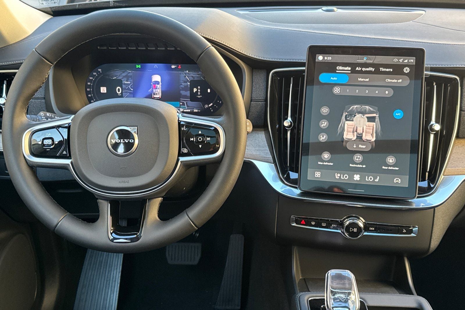 2026 Volvo XC90 B5 Plus