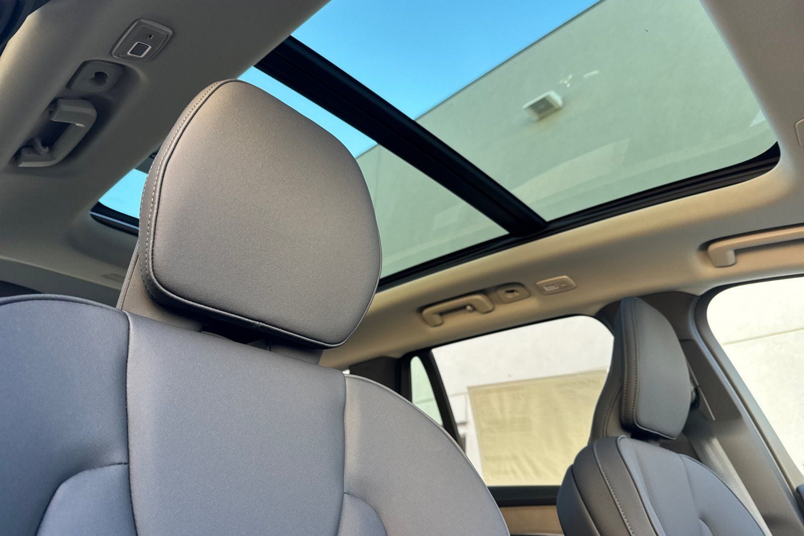 2026 Volvo XC90 B5 Plus