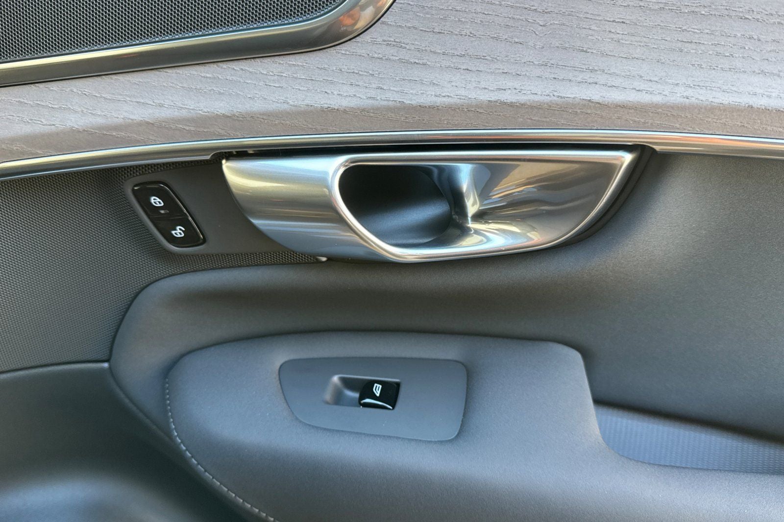 2026 Volvo XC90 B5 Plus