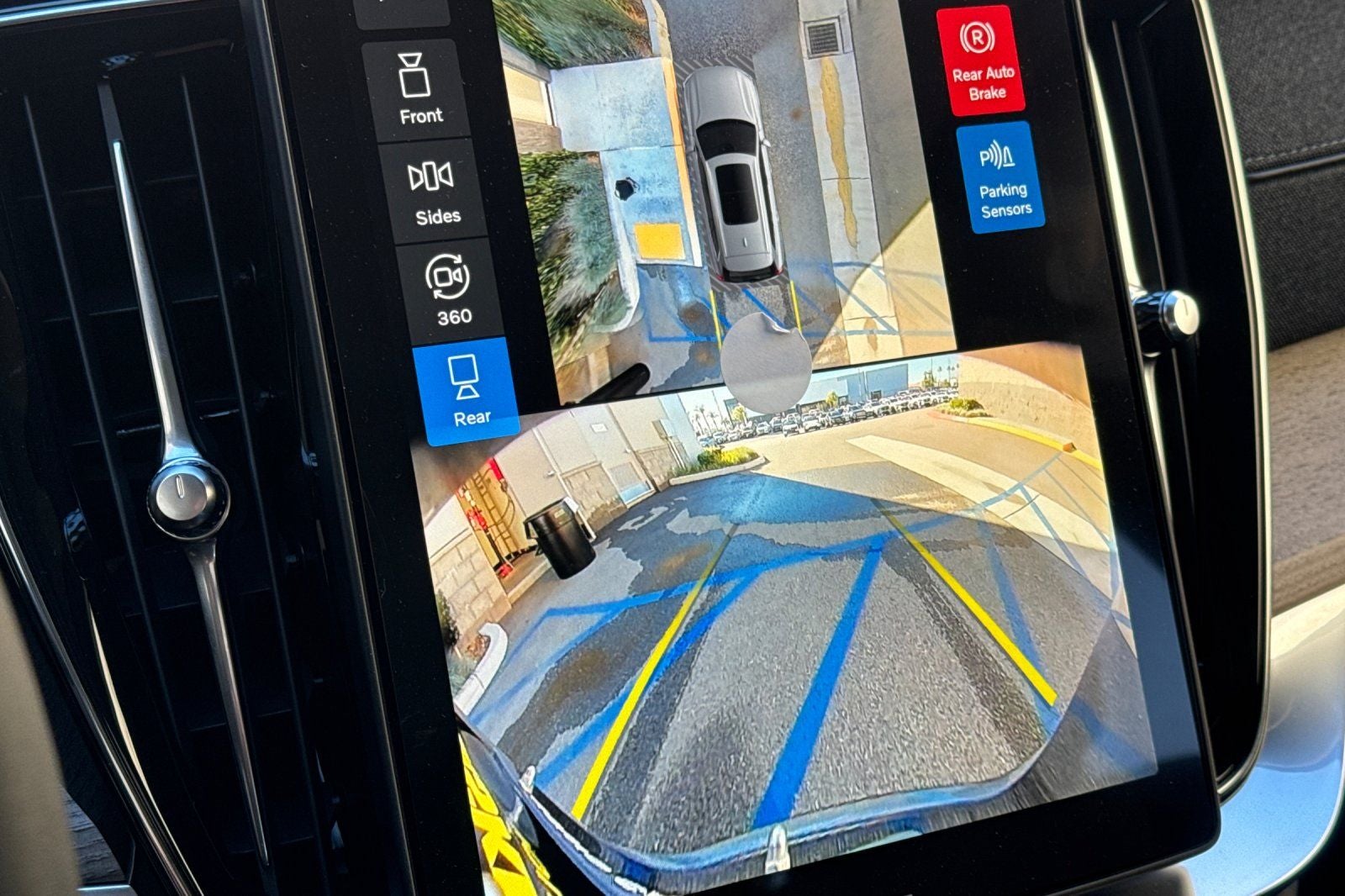 2026 Volvo XC90 B5 Plus