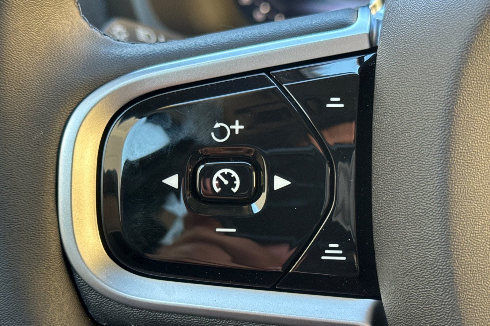 2026 Volvo XC90 B5 Plus