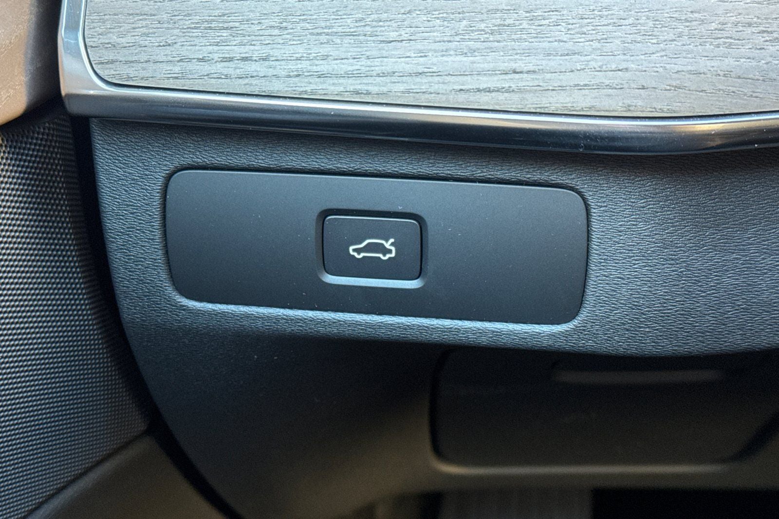 2026 Volvo XC90 B5 Plus