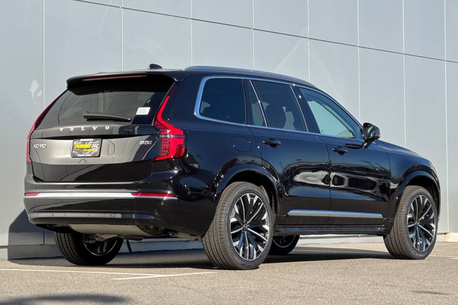 2026 Volvo XC90 B5 Plus