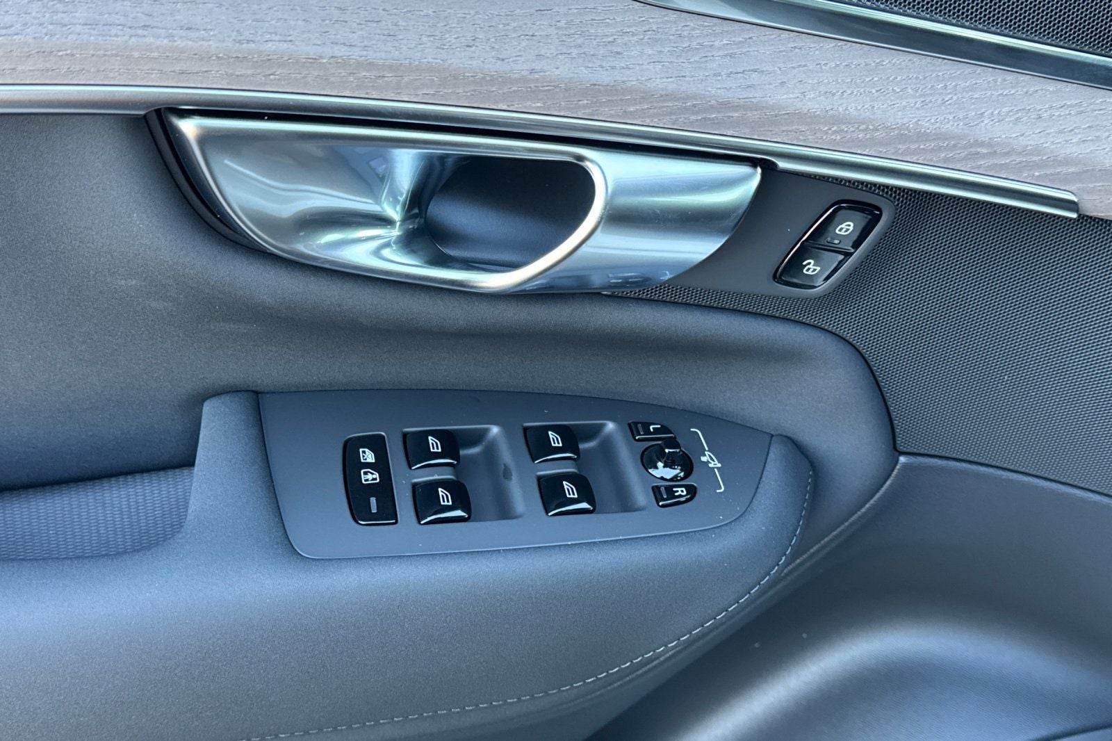 2026 Volvo XC90 B5 Core