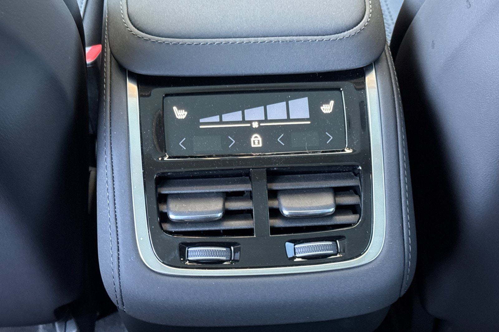 2026 Volvo XC90 B5 Core