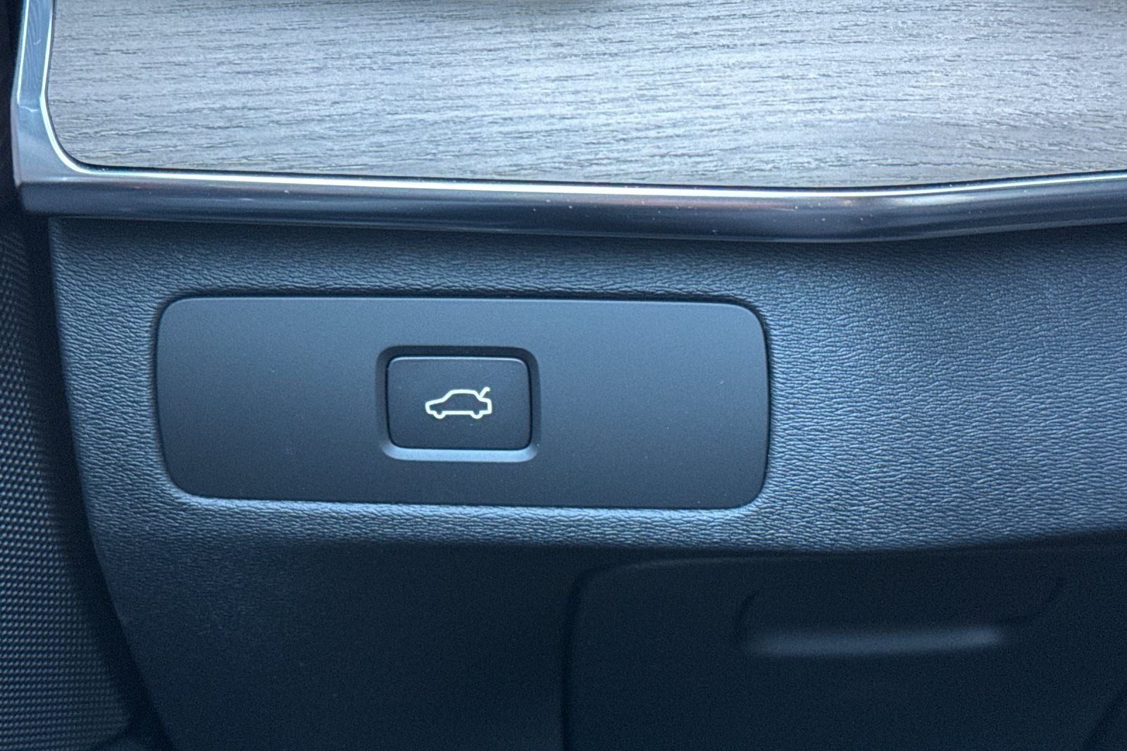 2026 Volvo XC90 B5 Core