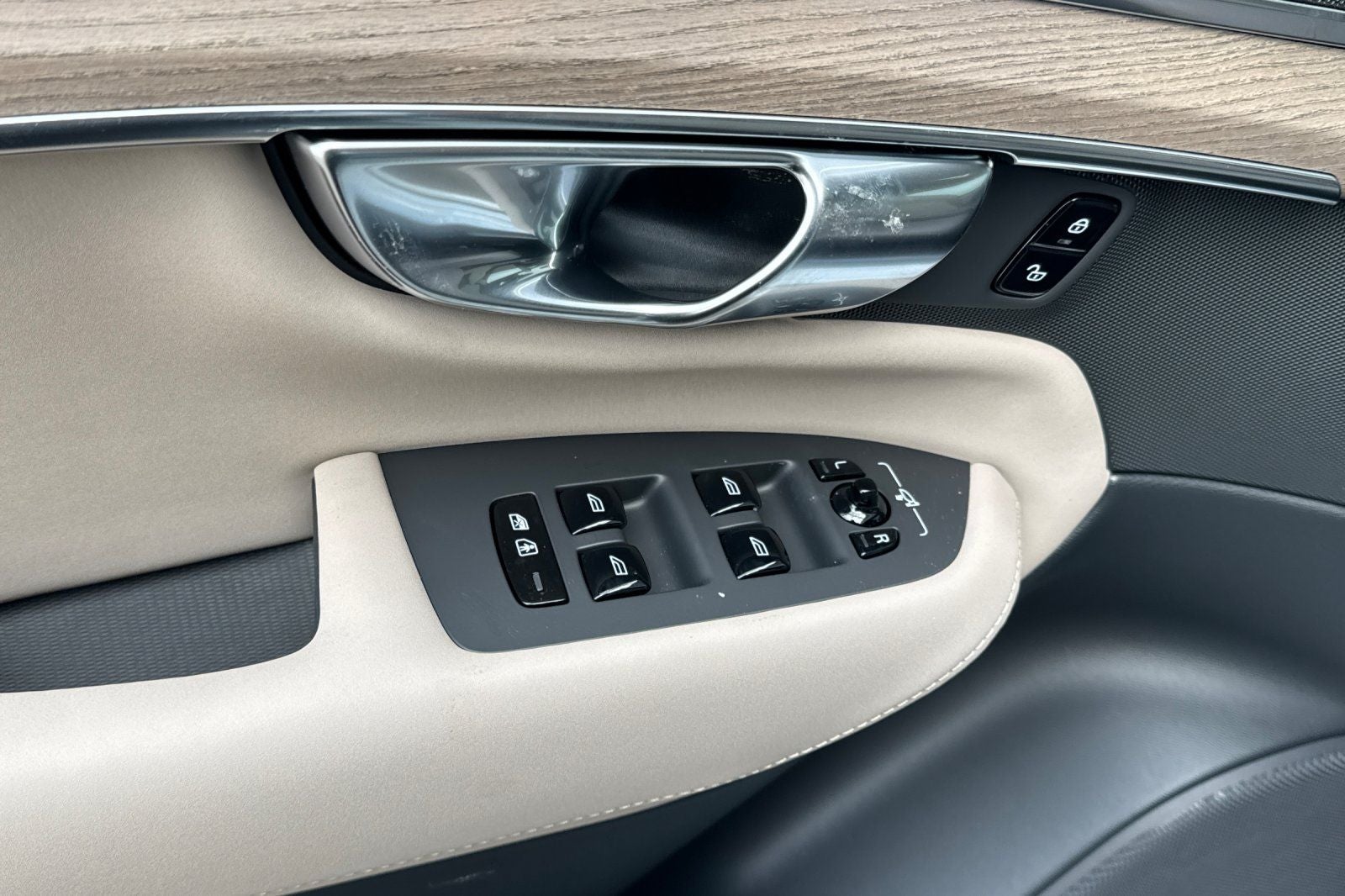 2026 Volvo XC90 B5 Core