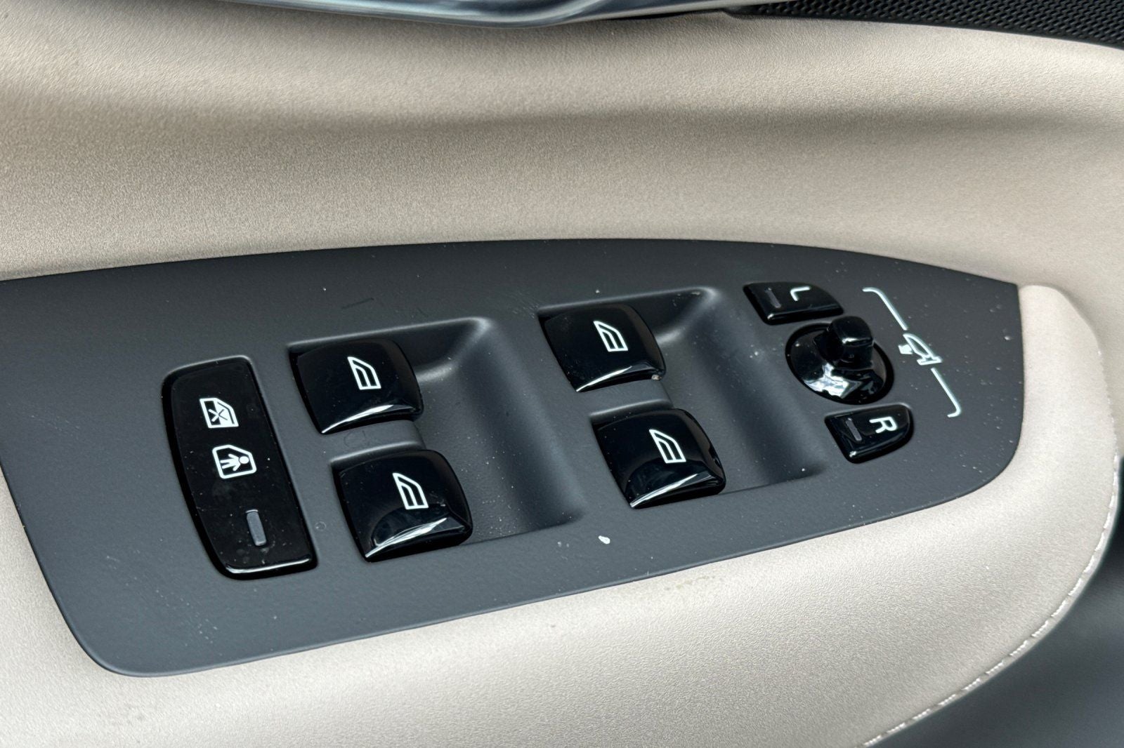 2026 Volvo XC90 B5 Core