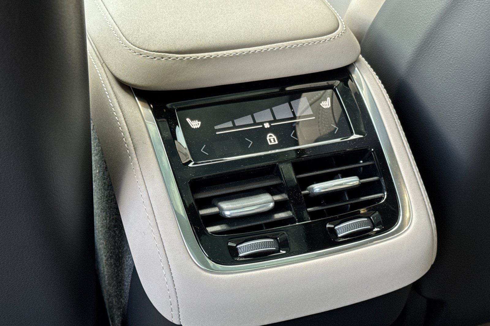 2026 Volvo XC90 B5 Core