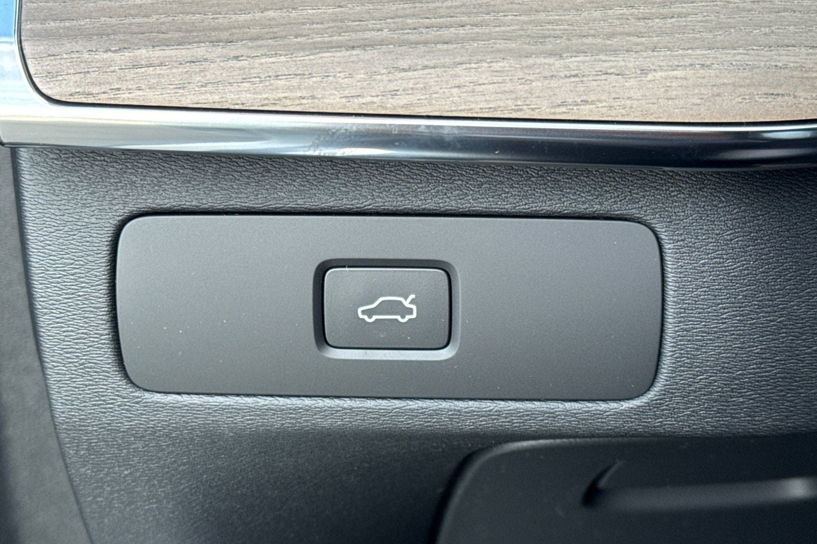 2026 Volvo XC90 B5 Core