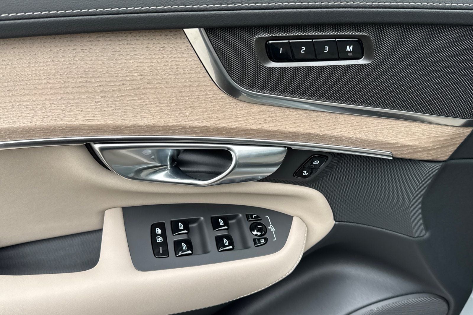 2026 Volvo XC90 B5 Core