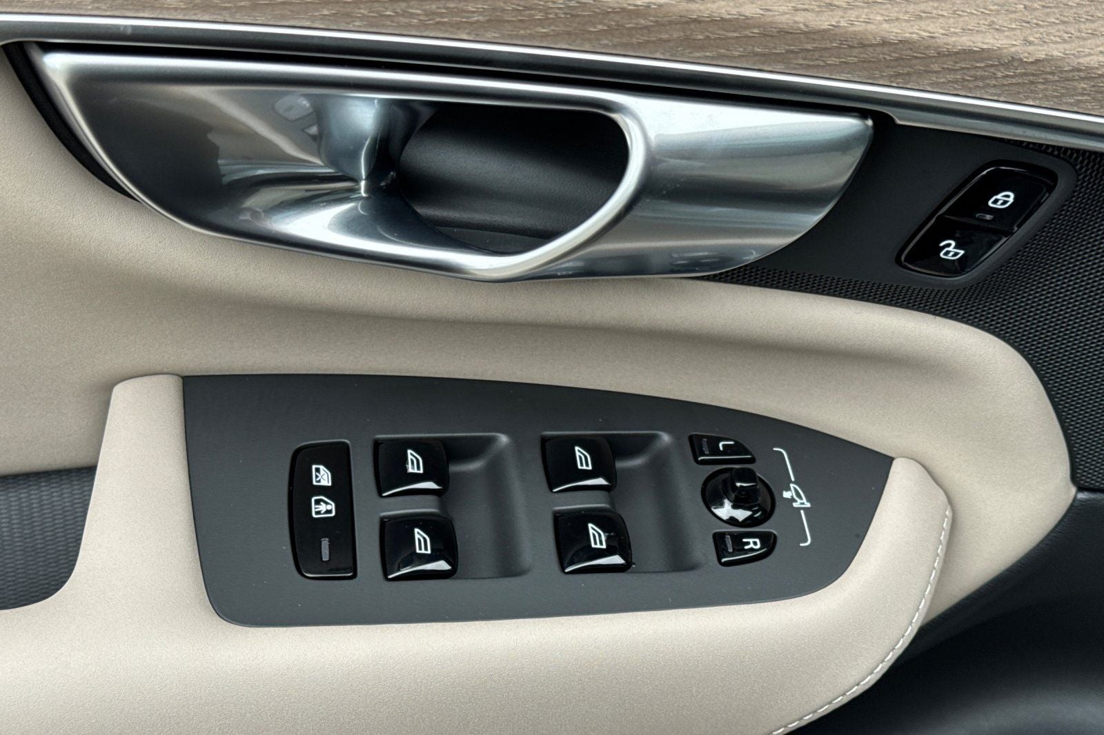 2026 Volvo XC90 B5 Core
