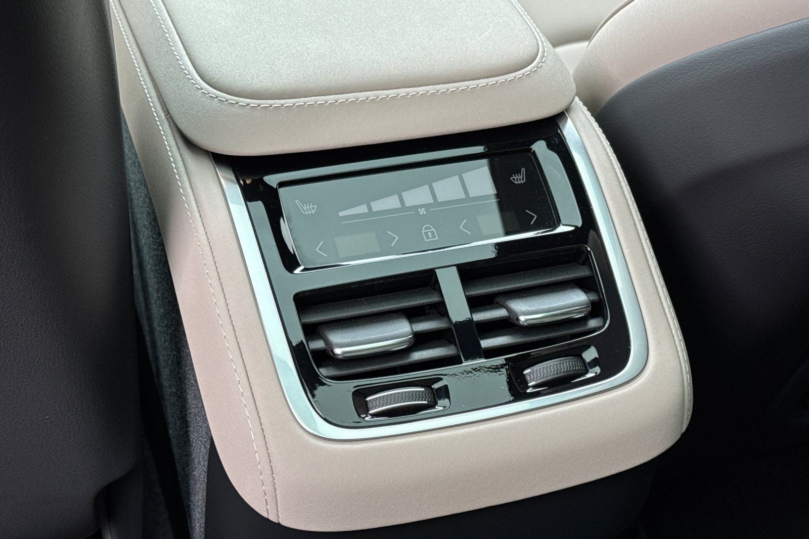 2026 Volvo XC90 B5 Core