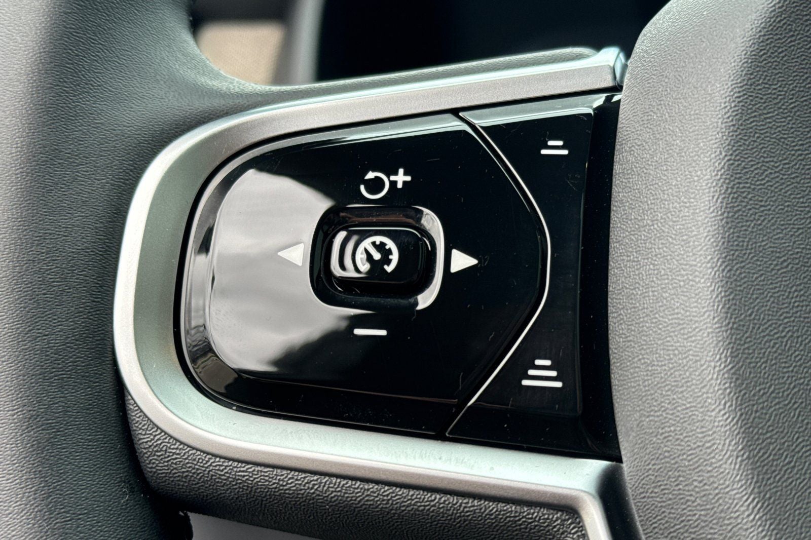 2026 Volvo XC90 B5 Core