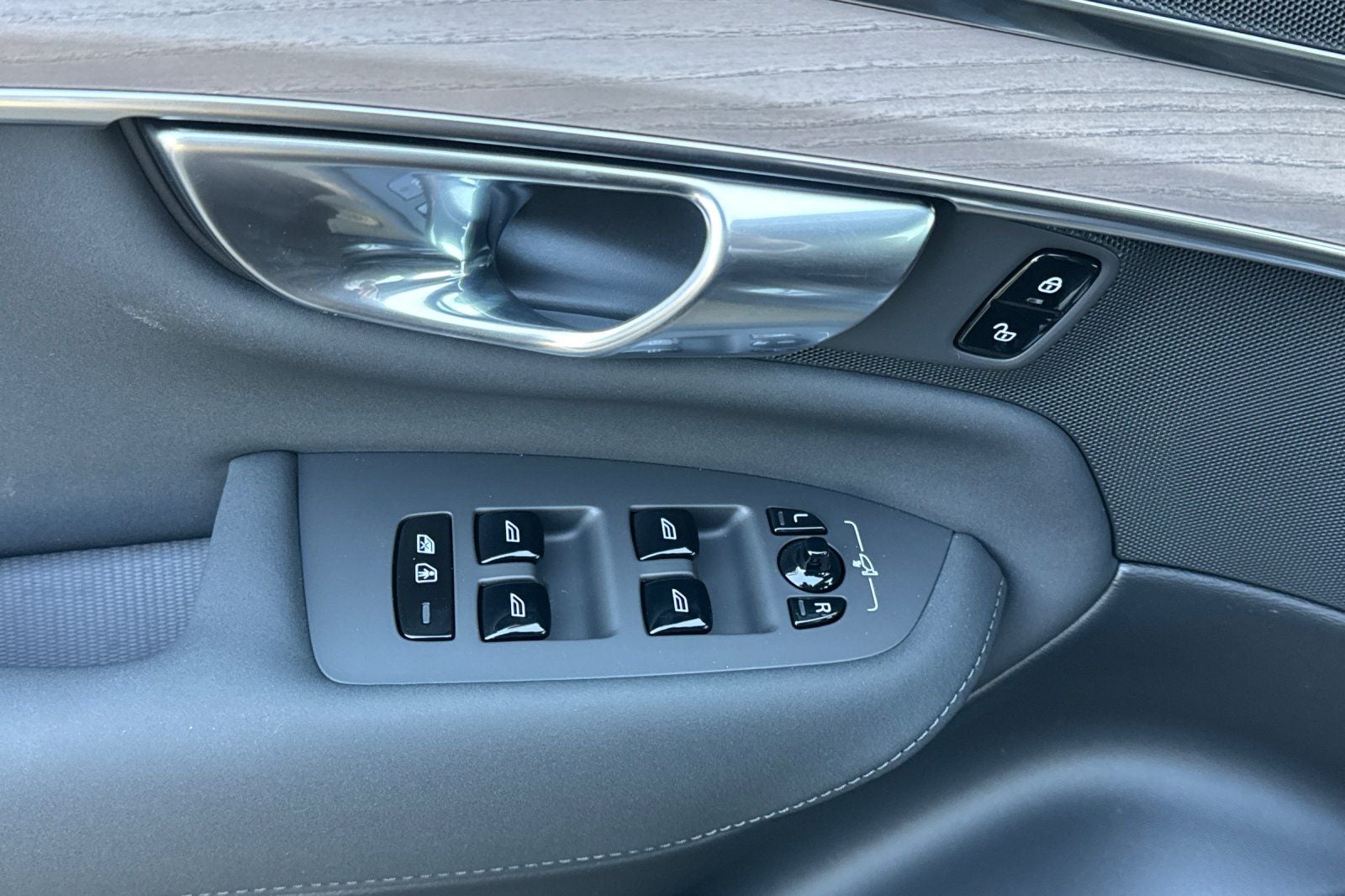 2026 Volvo XC90 B5 Core