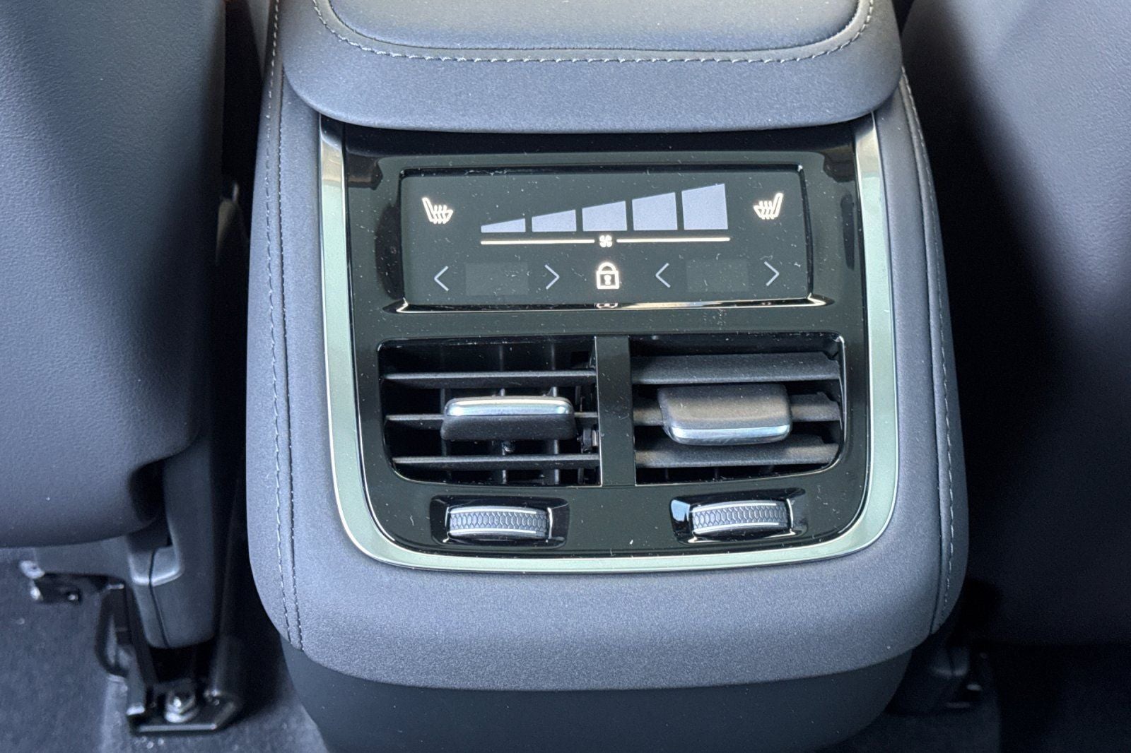 2026 Volvo XC90 B5 Core