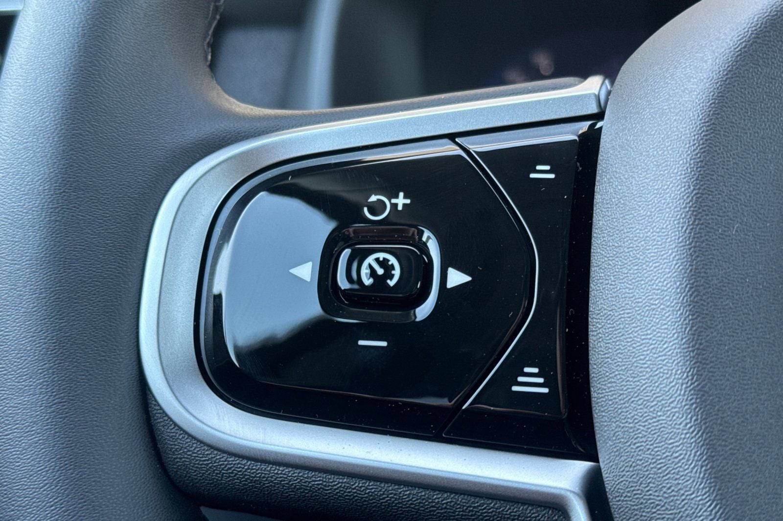 2026 Volvo XC90 B5 Core