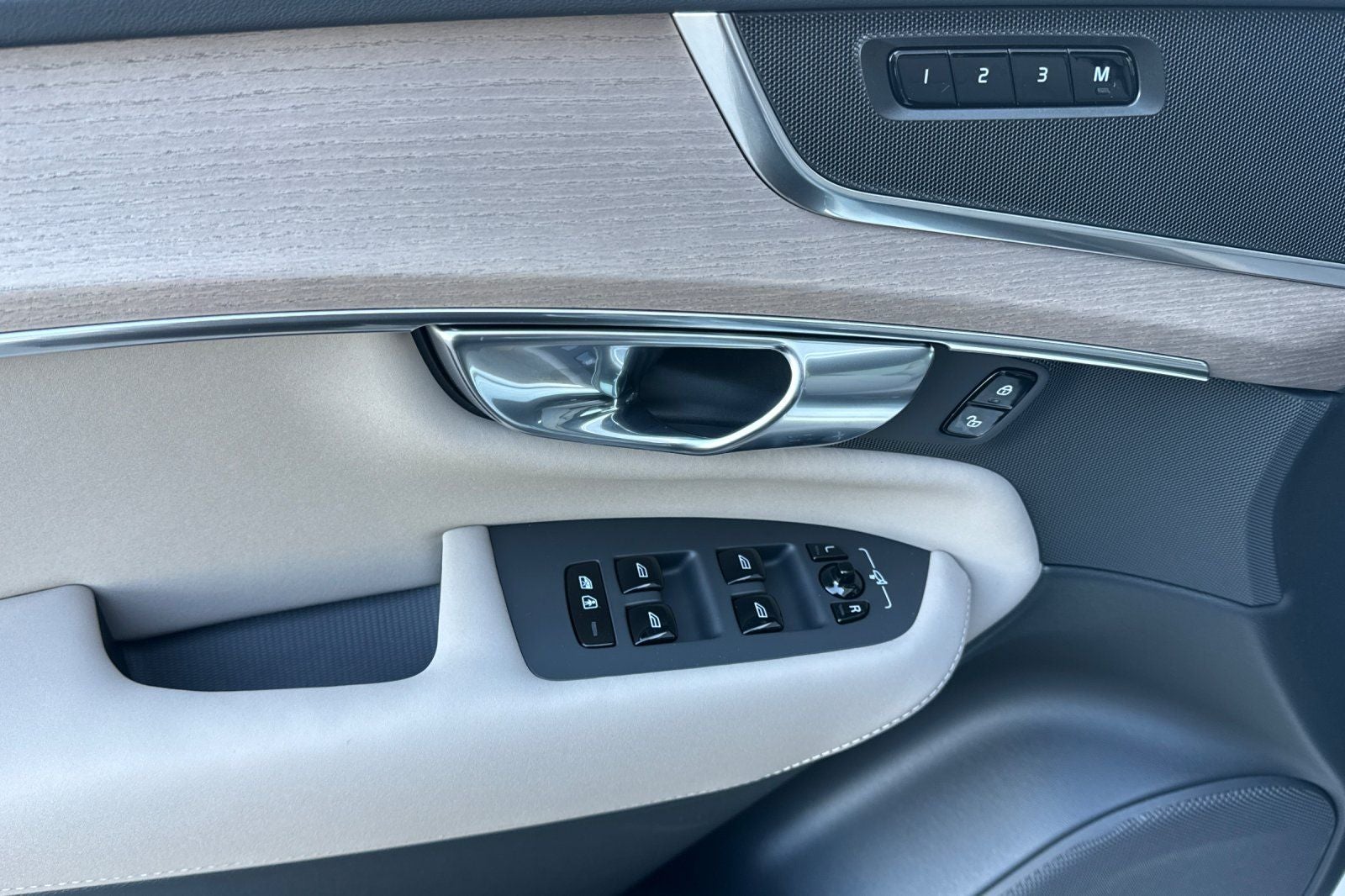 2026 Volvo XC90 B5 Core