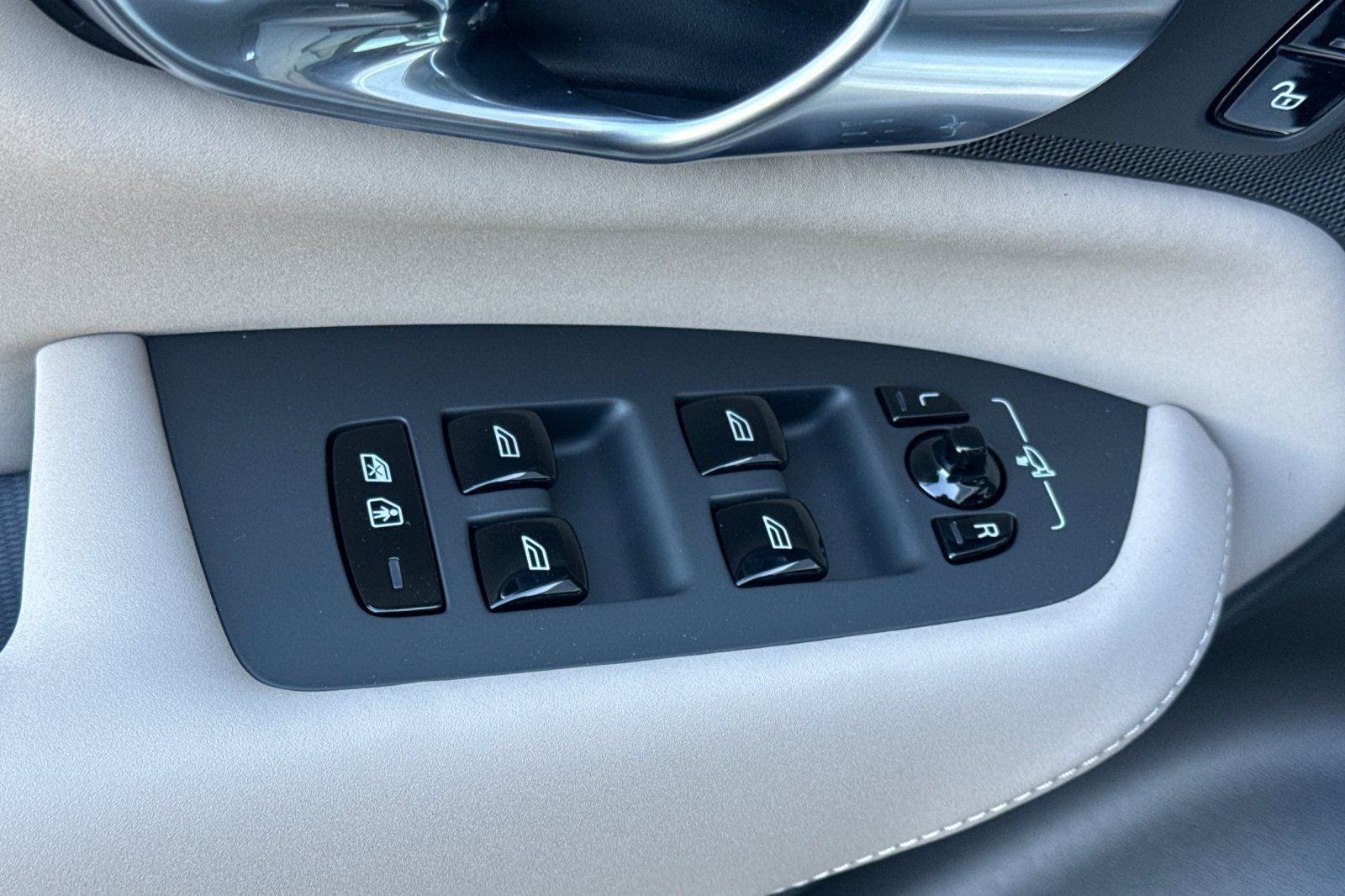 2026 Volvo XC90 B5 Core