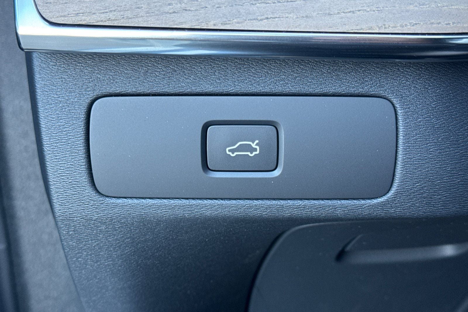 2026 Volvo XC90 B5 Core