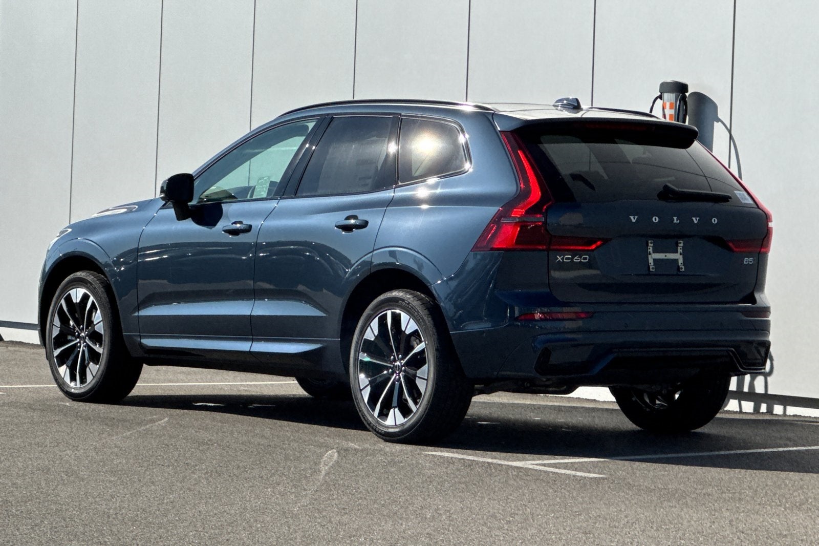 2026 Volvo XC60 B5 Plus