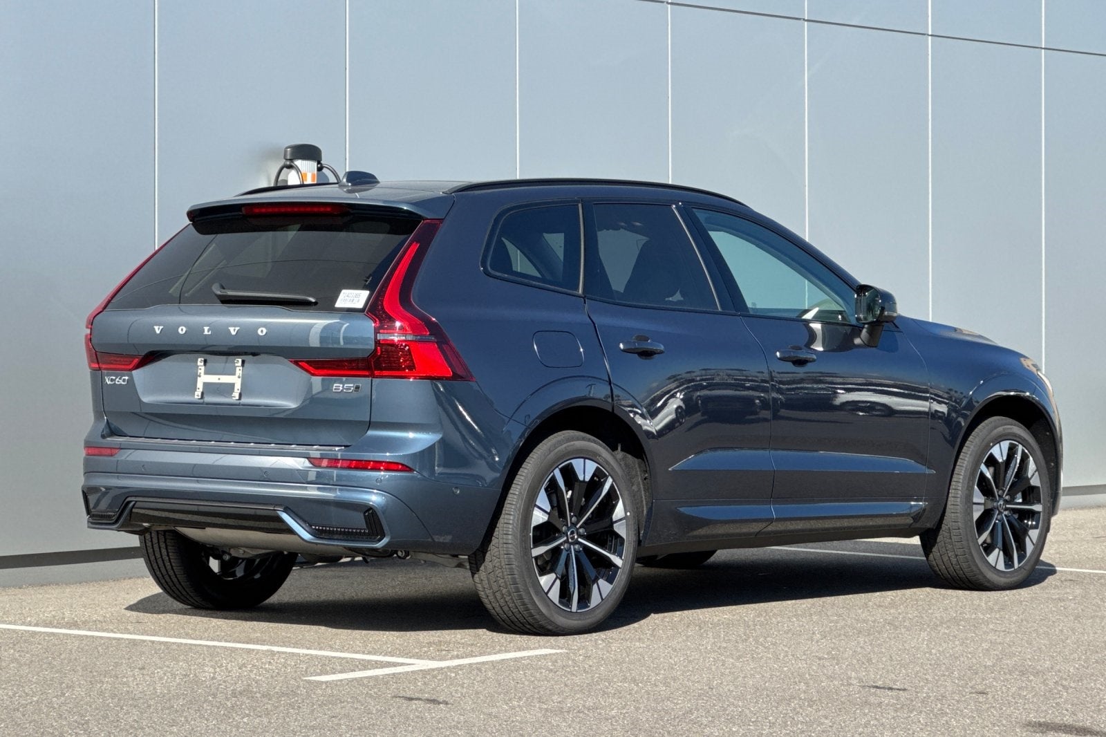 2026 Volvo XC60 B5 Plus