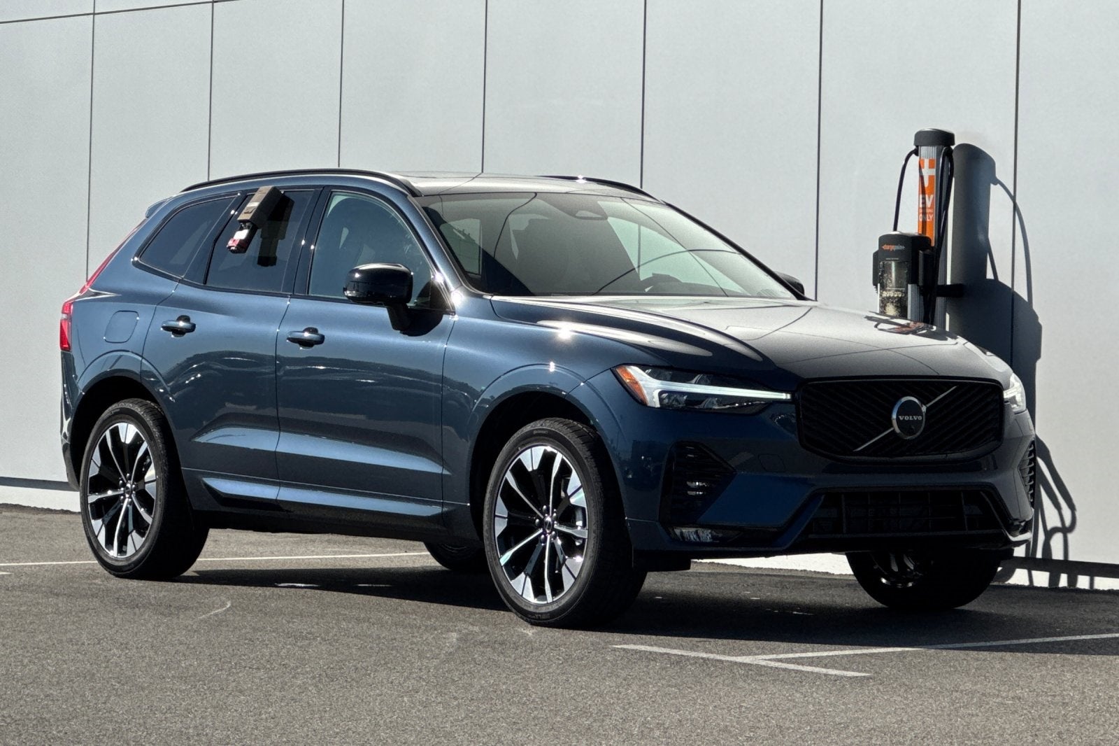 2026 Volvo XC60 B5 Plus