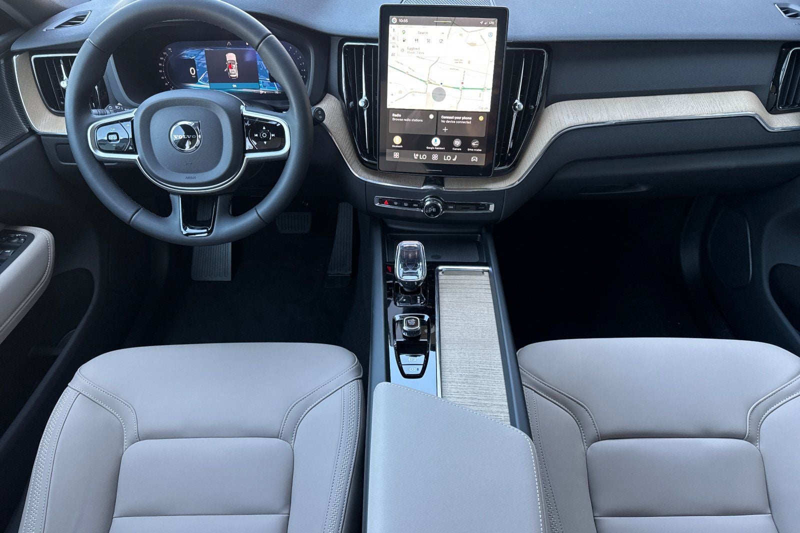 2026 Volvo XC60 B5 Plus