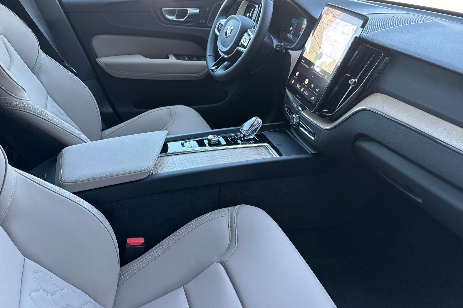 2026 Volvo XC60 B5 Plus