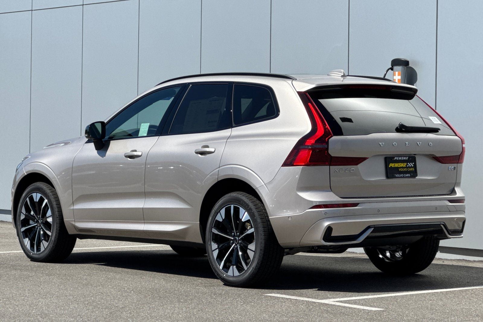 2026 Volvo XC60 B5 Plus