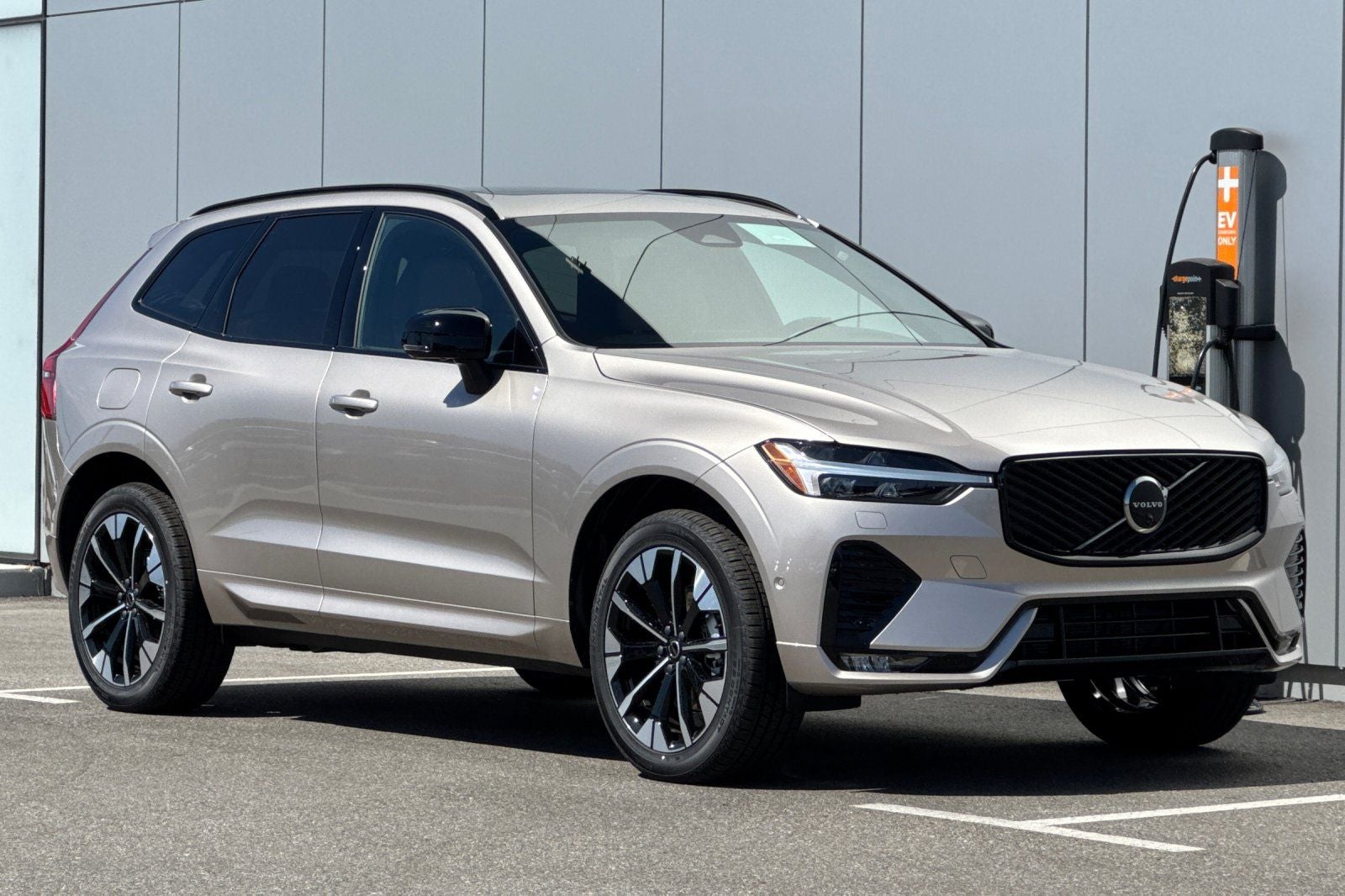 2026 Volvo XC60 B5 Plus