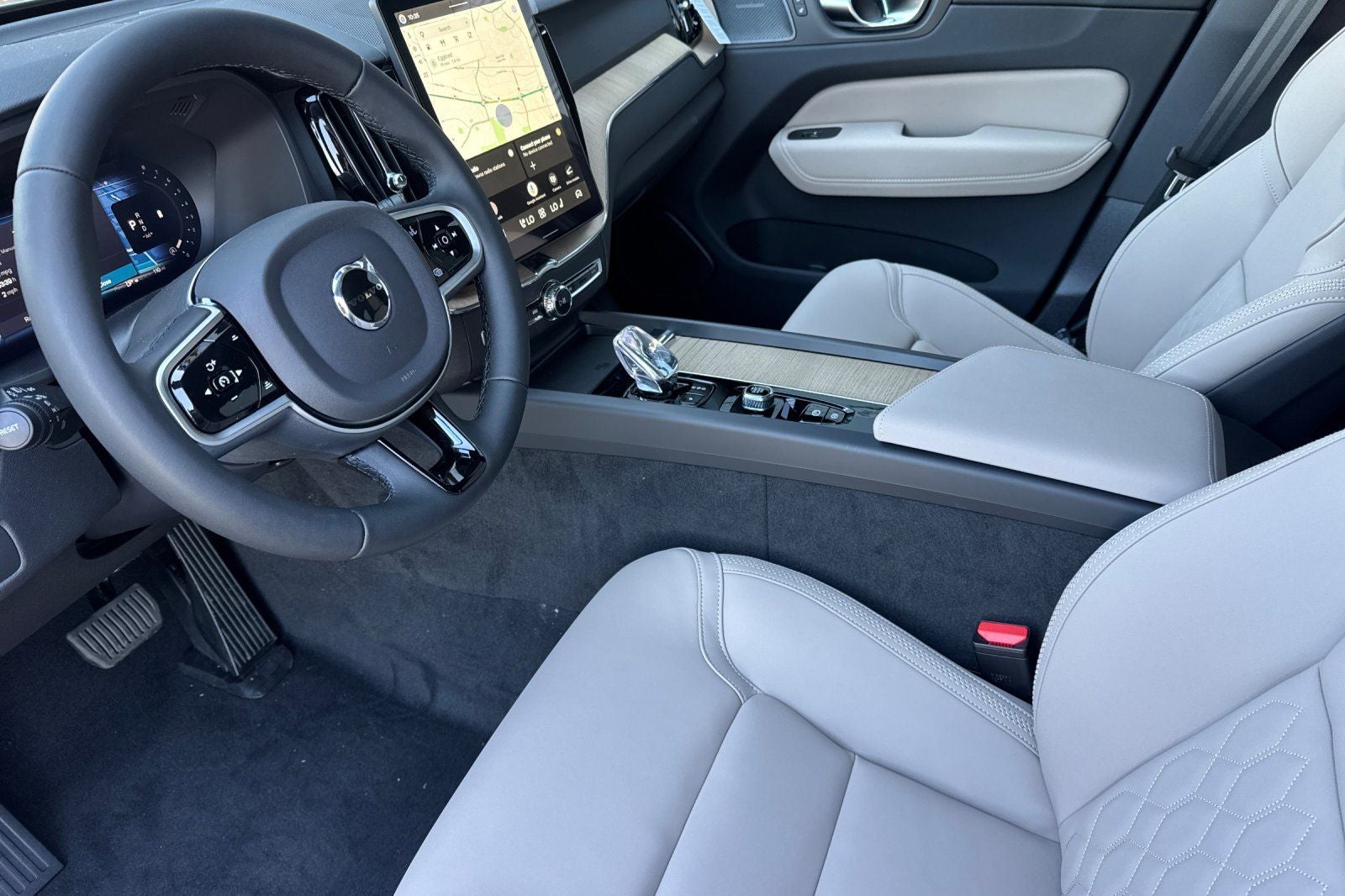 2026 Volvo XC60 B5 Plus