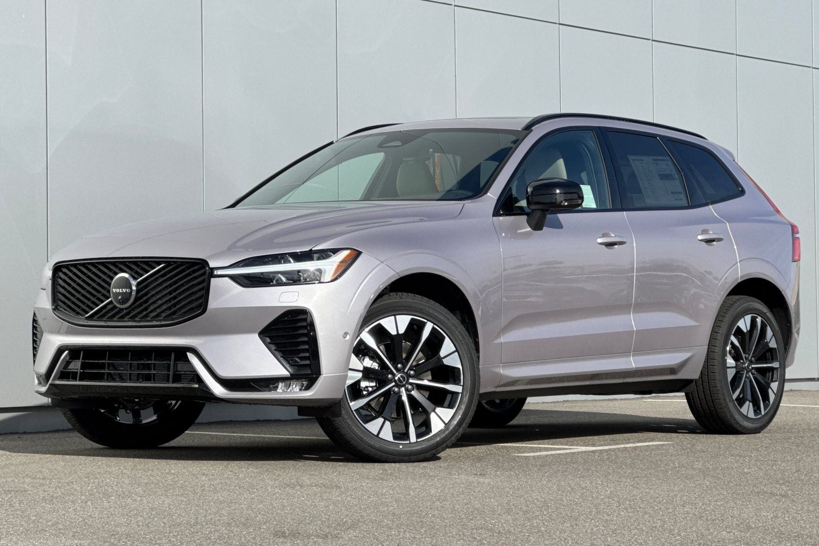 2026 Volvo XC60 B5 Plus