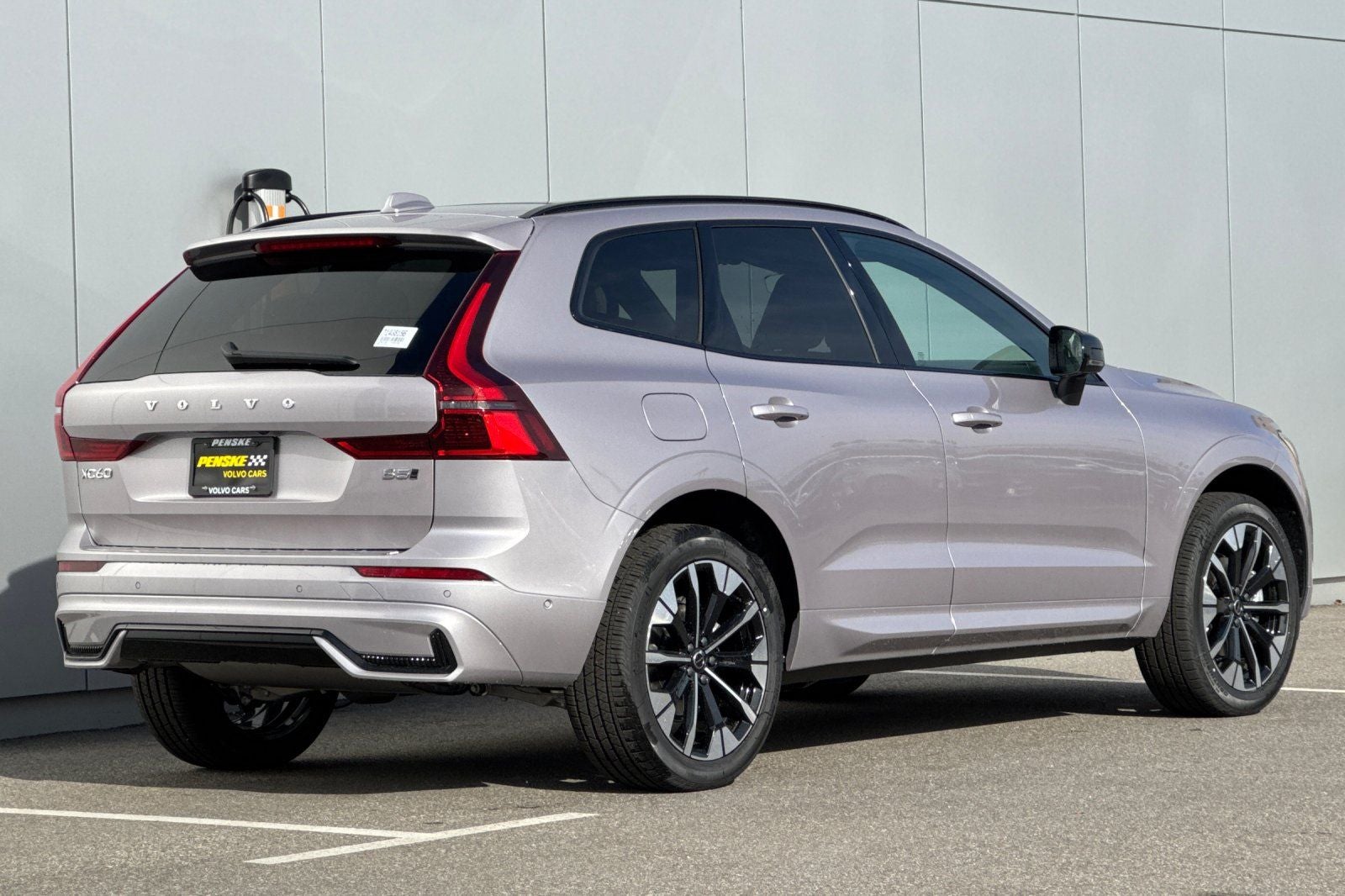 2026 Volvo XC60 B5 Plus