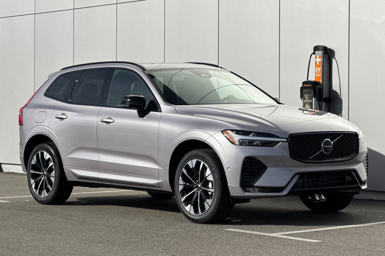 2026 Volvo XC60 B5 Plus
