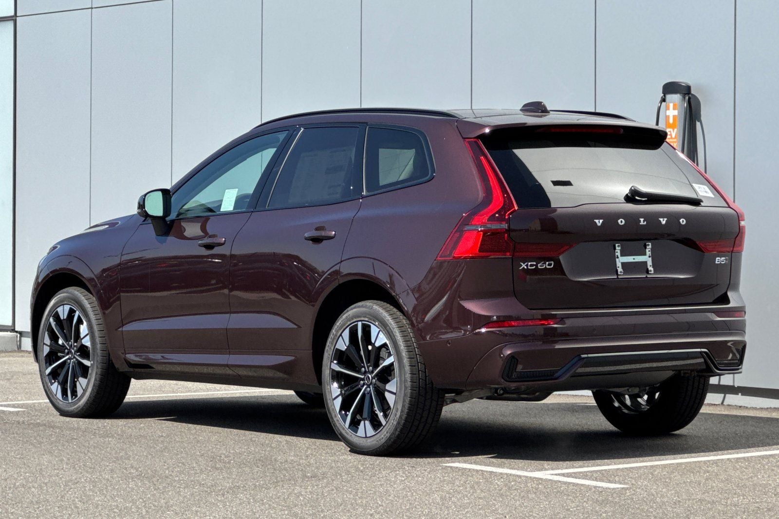 2026 Volvo XC60 B5 Plus