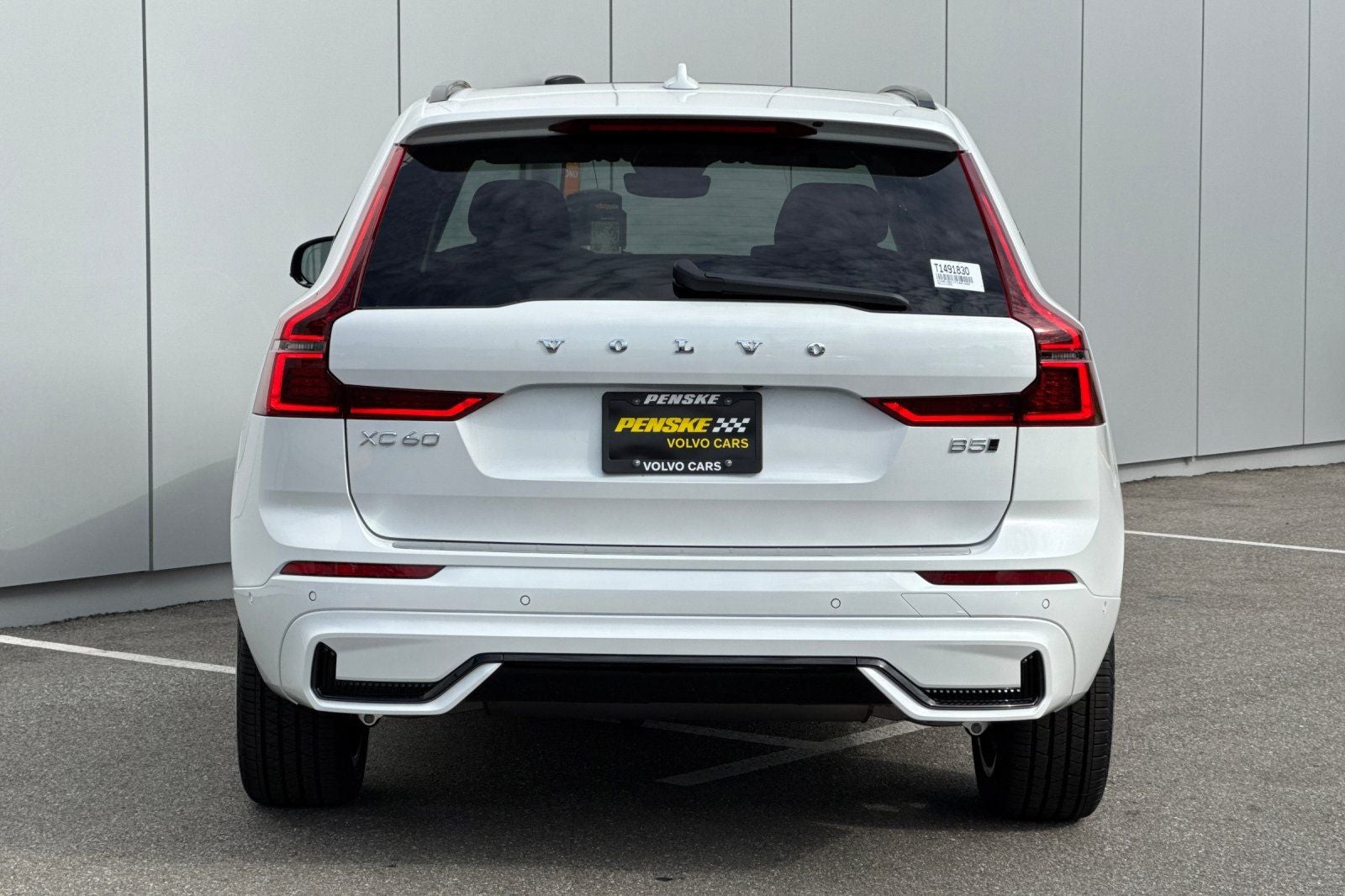 2026 Volvo XC60 B5 Plus