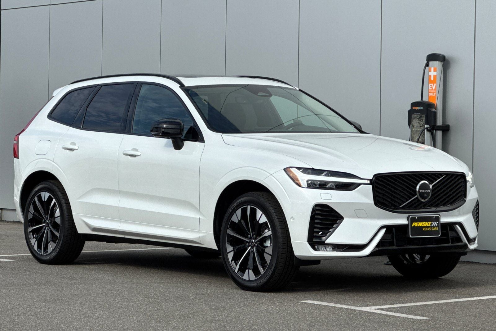 2026 Volvo XC60 B5 Plus