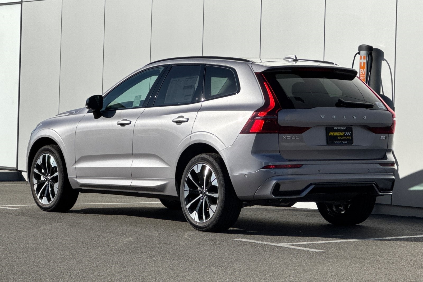 2026 Volvo XC60 B5 Plus