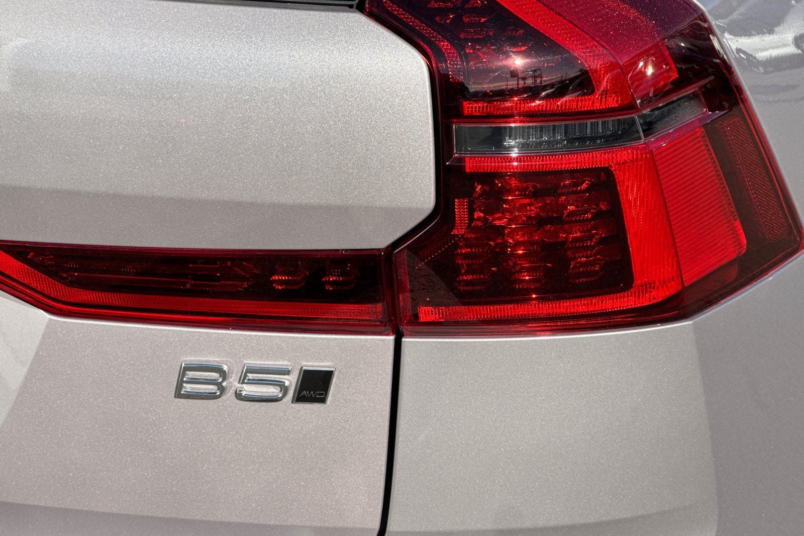 2026 Volvo XC60 B5 Plus