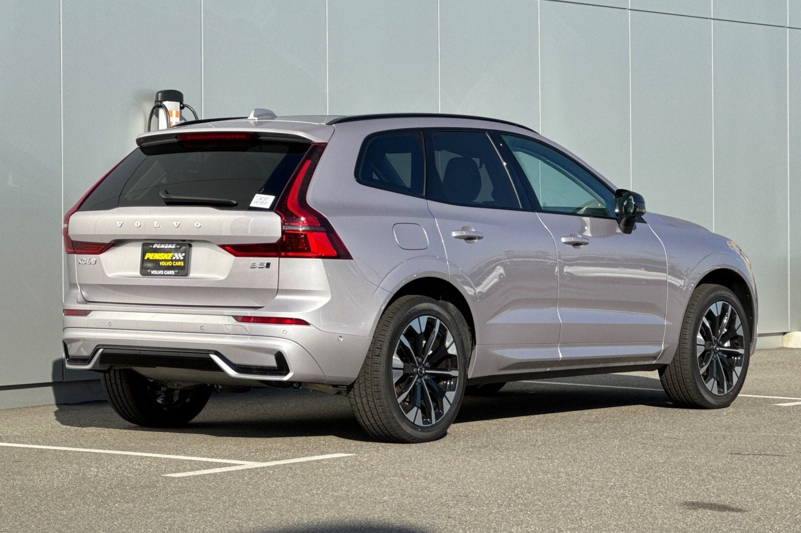 2026 Volvo XC60 B5 Plus