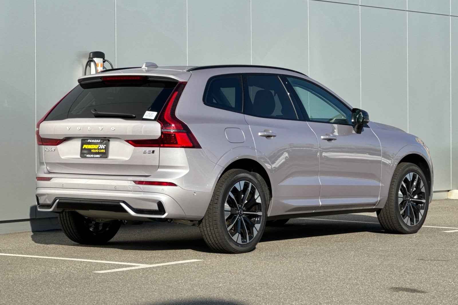 2026 Volvo XC60 B5 Plus