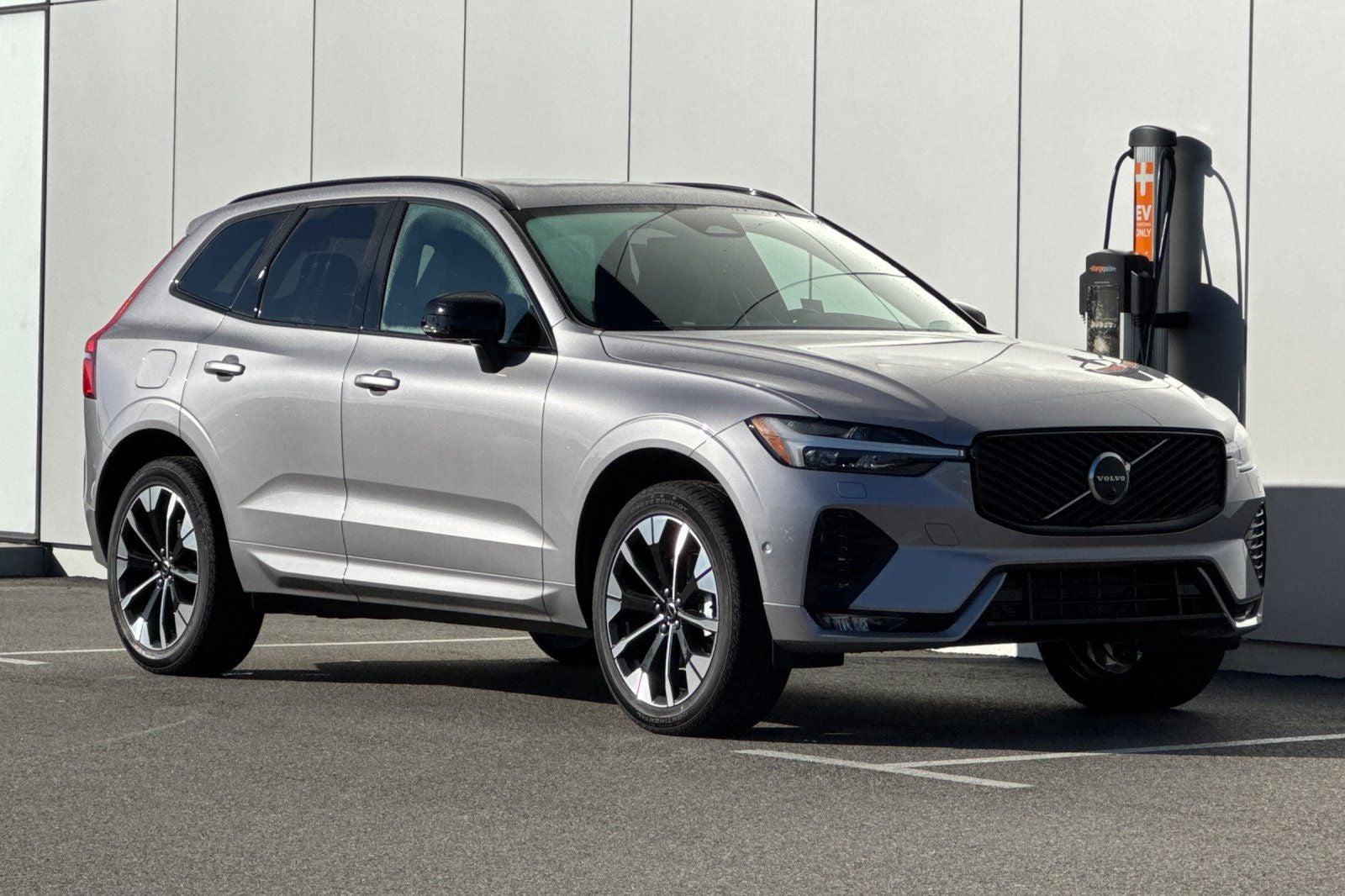 2026 Volvo XC60 B5 Plus